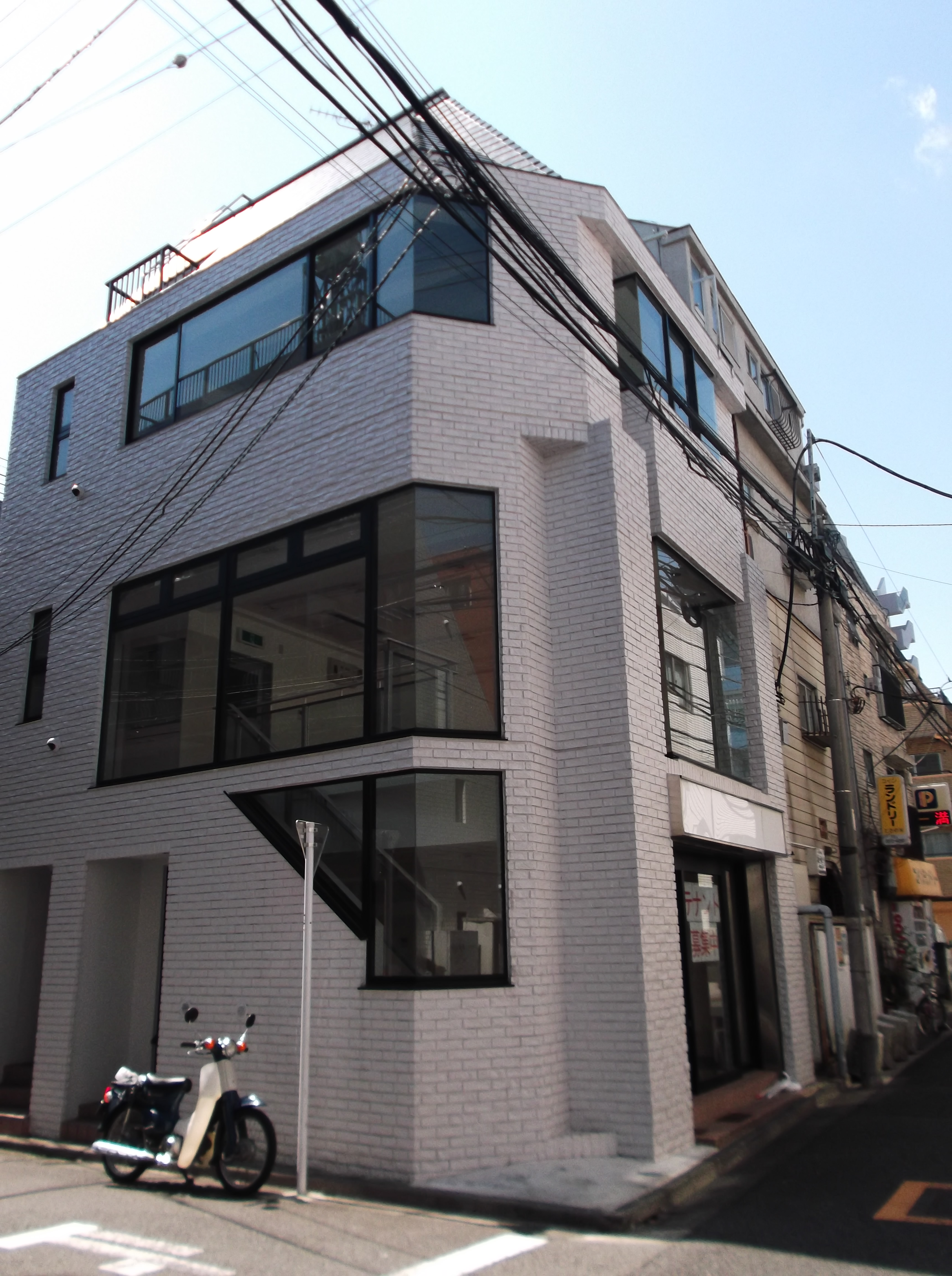 中野新橋駅徒歩2分☆北東角地☆